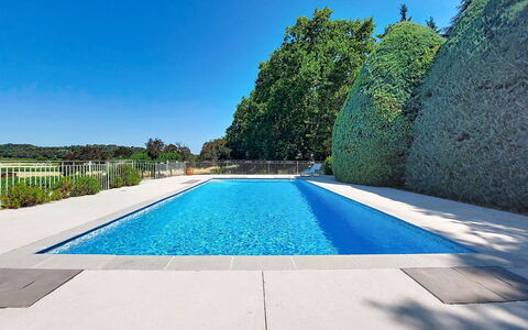 Chateau Payan: Bleu, Piscine, Composite, Caractéristique De L'Eau, Jardin, Aménagement Paysager, Ombre, Tuile, Recours, Conception