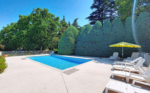 Chateau Payan: Bleu, Piscine, Loisir, Recours, Ombre, Jardin, Aménagement Paysager, Caractéristique De L'Eau, Mobilier De Jardin, Eco Hôtel
