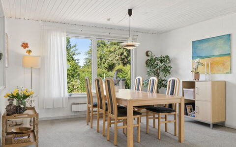 Velena - 150M from the Sea: Meubles, Design Intérieur, Sol, Bois, Sol, Table, Plafond, Salle À Manger, Chaise, Table Cuisine Et Salle A Manger