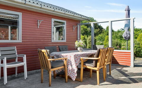 Velena - 150M from the Sea: Meubles, Bois, Mobilier De Jardin, Chaise, Table, Arbuste, Tableau De Plein Air, Pot De Fleur, Porche