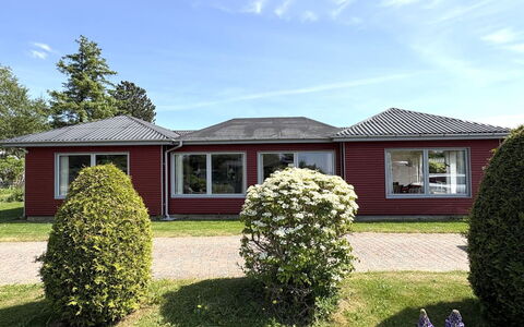 Velena - 150M from the Sea: Bâtiment, Fenêtre, Maison, Toit, Domicile, Zone Résidentielle, Arbuste, Chalet, Lot Terre, Siding