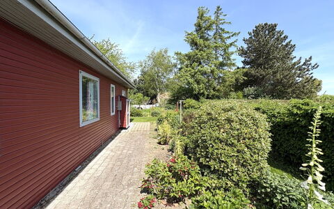 Velena - 150M from the Sea: Arbuste, Maison, Zone Résidentielle, Domicile, Chalet, Lot Terre, Toit, Couverture De Sol, Jardin, Biens