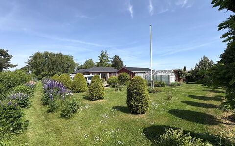 Velena - 150M from the Sea: Arbre, Arbuste, Paysage, Jardin, Zone Résidentielle, Lot Terre, Communauté Des Plantes, Toit, Domicile