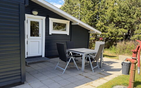 Into - 490M from the Sea: Bois, Chalet, Siding, Dur, Ombre, Planche, Tache De Bois, Plate-Forme, Batiments Jardin, Mobilier De Jardin