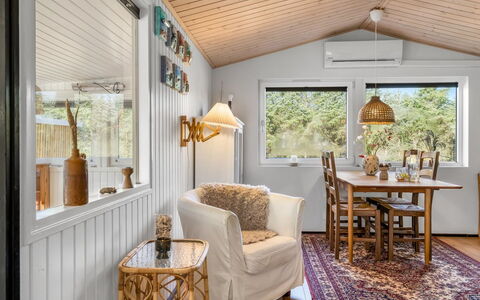 Into - 490M from the Sea: Design Intérieur, Bois, Meubles, Plafond, Sol, Sol, Salon, Domicile, Éclairage, Canapé