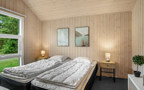 Eikka - from the Sea: Chambre, Bois, Lit, Design Intérieur, Drap De Lit, Sol, Sol, Literie, Plafond, Cadre De Lit