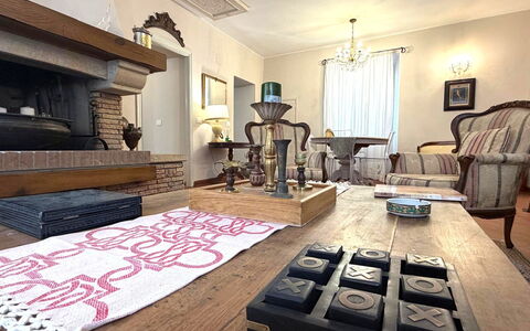 La Dimora del Leone: Meubles, Sol, Design Intérieur, Sol, Bois, Salon, Pièce, Éclairage, Parquet, Table