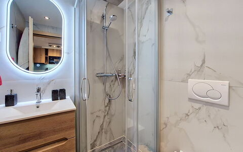 Snowfun B: Design Intérieur, Sol, Sol, Luminaire Plomberie, Miroir, Salle De Bains, Armoire De Toilette, Plomberie, Lavabo, Pièce