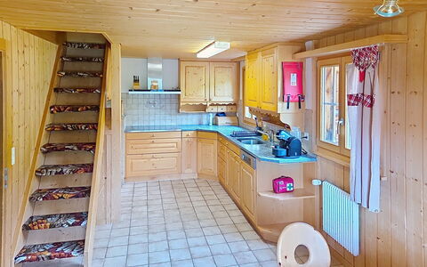 Casa Peist: Bois, Meubles, Sol, Plafond, Pièce, Tache De Bois, Chalet, Dur, Cuisine, Cabane En Rondins