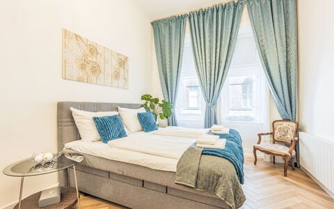 Krakovska: Design Intérieur, Sol, Sol, Meubles, Textile, Chambre, Pièce, Linge, Lit, Appartement