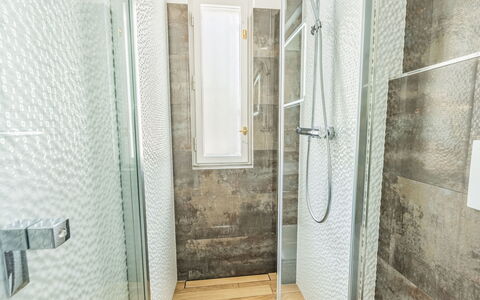 Krakovska: Sol, Sol, Luminaire Plomberie, Salle De Bains, Tuile, Composite, Plomberie, Porte De Douche, Douche, Toilette