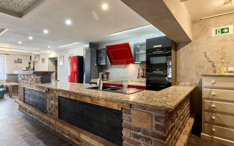 Rokytnice Nad Jizerou 2: Sol, Meubles, Design Intérieur, Sol, Bois, Plafond, Comptoir, Cuisine, Cabinetry, Éclairage