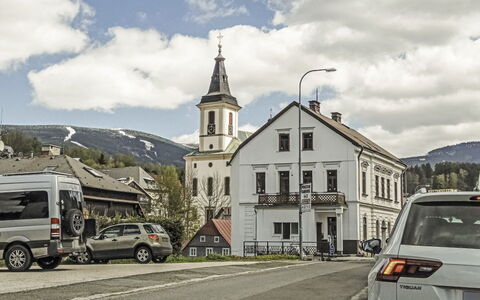 Rokytnice Nad Jizerou 2: Siding, Jardin, Chalet, Mobilier De Jardin, Ombre, Cour, Batiments Jardin, Arrière-Cour, Aménagement Paysager, Dur