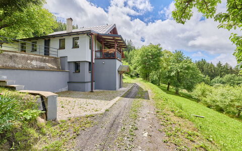 Rokytnice Nad Jizerou 81: Domicile, Maison, Toit, Chalet, Zone Rurale, Biens, Pente, Ferme, Jardin, Cour