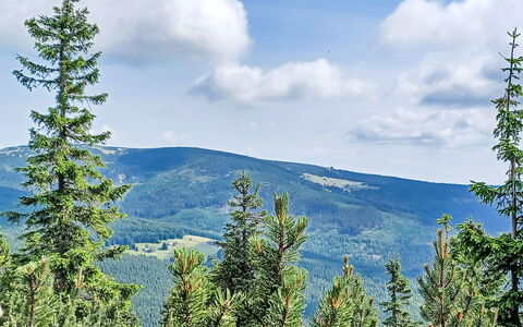 U Tří Medvědů: Montagnes Relief, Arbre, Environnement Naturel, Montagne, Région Sauvage, Montagnes, Nuage, Forêt, Colline