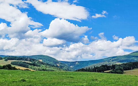 U Tří Medvědů: Ciel, Nuage, Bleu, Jour, Herbe, Vert, Environnement Naturel, La Nature, Montagnes Relief, Cumulus