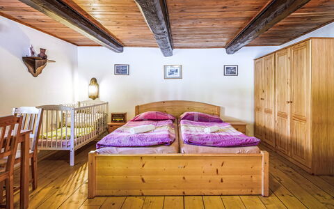U Tří Medvědů: Bois, Design Intérieur, Sol, Chambre, Sol, Plafond, Pièce, Lit, Meubles, Dur