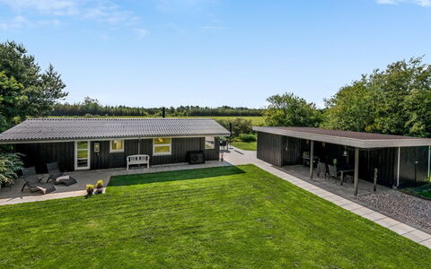 Wigman - 450M to the Fjord: Herbe, Toit, Maison, Domicile, Lot Terre, Pelouse, Couverture De Sol, Jardin, Chalet, Biens