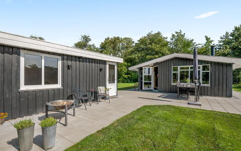 Wigman - 450M to the Fjord: Domicile, Siding, Chalet, Biens, Batiments Jardin, Pelouse, Jardin, Cour, Aménagement Paysager, Arrière-Cour
