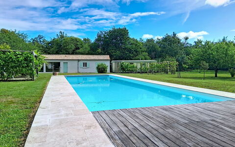 Mouleron: Balcon, Villa