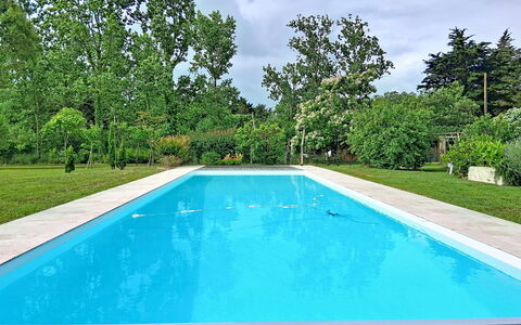 Mouleron: Balcon, Villa