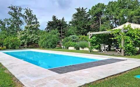 Mouleron: Balcon, Villa