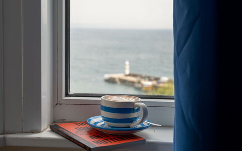 Smugglers View: Tasse À Café, Vaisselle, Coupe, Serveware, Drinkware, Mer, Vaisselle, Tasse À Thé