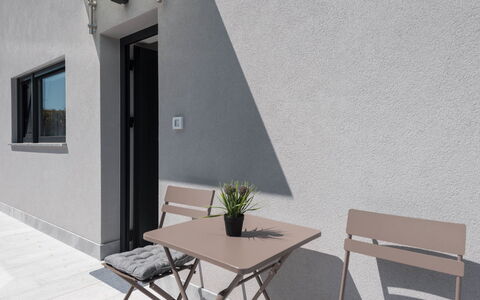 Pula 192: Balcon, Villa