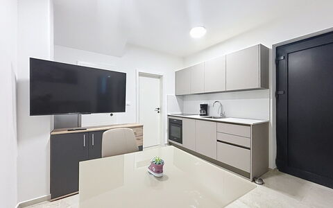 Pula 192: Sol, Design Intérieur, Comptoir, Meubles, Cuisine, Sol, Cabinetry, Principaux Appliance, Plafond, Éclairage