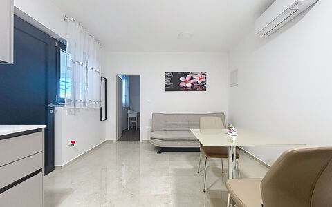Pula 192: Sol, Sol, Design Intérieur, Meubles, Plafond, Pièce, Appartement, Chaise, Salon