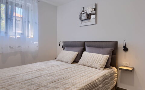 Pula 192: Lit, Meubles, Chambre, Literie, Design Intérieur, Drap De Lit, Linge, Pièce, Sol, Domicile