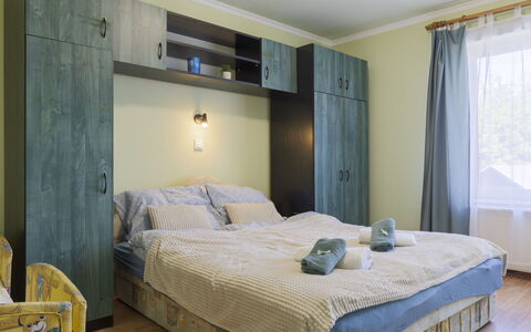 Luca: Balcon, Villa