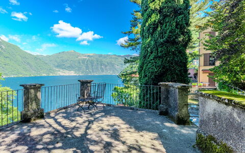 Nesso 10: Balcon, Villa