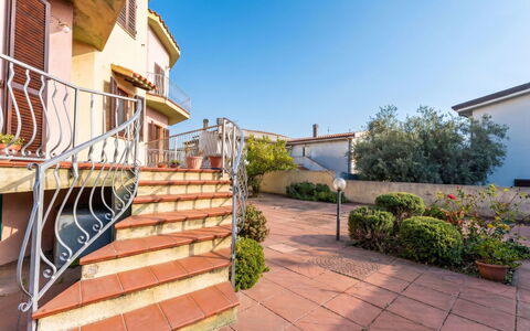 Liberotto: Balcon, Villa