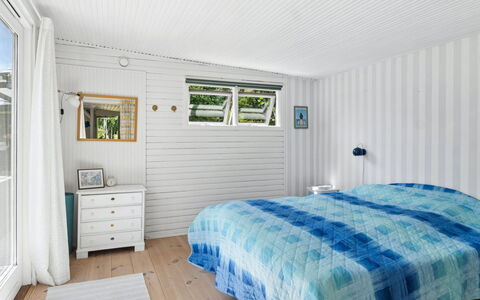 Nis - 1.4Km from the Sea: Bois, Plafond, Design Intérieur, Chambre, Sol, Sol, Domicile, Drap De Lit, Literie, Lit