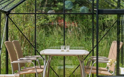 Nis - 1.4Km from the Sea: Jardin, Tableau De Plein Air, Ombre, Structure En Plein Air, Mobilier De Jardin, Belvédère, Conception, Chaise, Pavillon