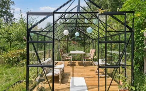 Nis - 1.4Km from the Sea: Jardin, Conception, Structure En Plein Air