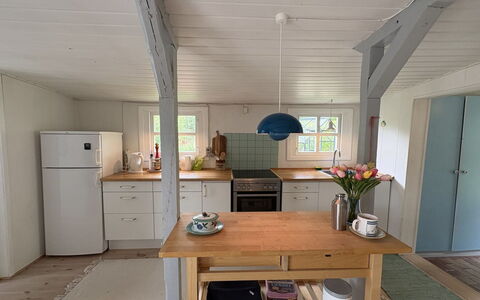 Nis - 1.4Km from the Sea: Meubles, Sol, Design Intérieur, Sol, Comptoir, Cuisine, Bois, Plafond, Luminaire, Cabinetry