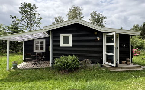 Nis - 1.4Km from the Sea: Maison, Toit, Chalet, Domicile, Siding, Porte, Batiments Jardin, Cabanon, Jardin, Cour