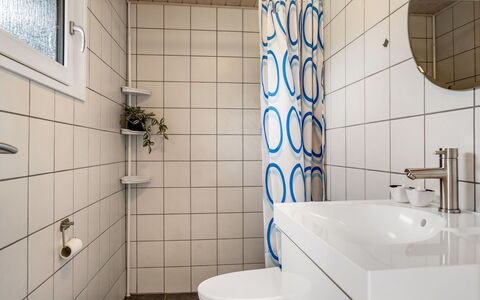 Melisande - from the Sea: Luminaire Plomberie, Mur, Sol, Design Intérieur, Salle De Bains, Sol, Siège De Toilette, Toilette, Évier, Lavabo