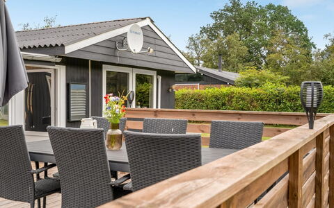 Melisande - from the Sea: Bois, Porche, Domicile, Maison, Toit, Plate-Forme, Chalet, Siding, Dur, Jardin