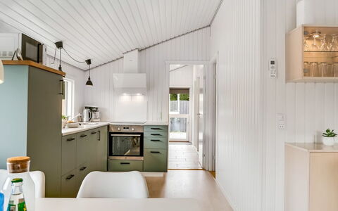 Ljuben - 1.9Km from the Sea: Cuisine, Design Intérieur, Sol, Appareil De Cuisine, Comptoir, Bois, Plafond, Sol, Principaux Appliance, Cabinetry