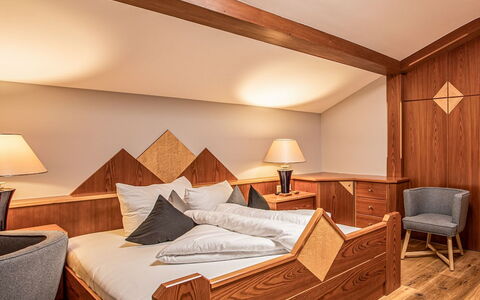Villa 10: Meubles, Design Intérieur, Bois, Chambre, Lit, Sol, Sol, Drap De Lit, Literie, Plafond