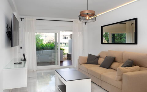 Ca Maestral: Meubles, Design Intérieur, Sol, Mur, Sol, Bois, Plafond, Canapé, Domicile, Salon