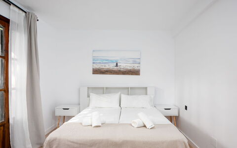 Ca Maestral: Meubles, Sol, Lit, Chambre, Design Intérieur, Sol, Literie, Drap De Lit, Appartement, Linge