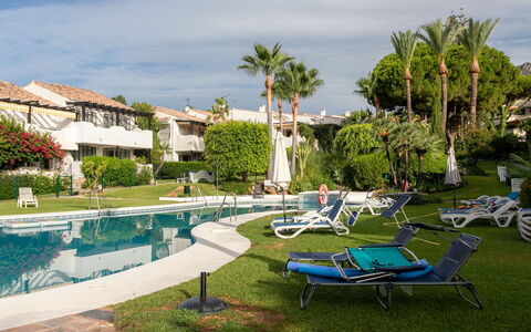 Ca Maestral: Des Loisirs, Recours, Ombre, Loisir, Biens, Piscine, Mobilier De Jardin, Pelouse, Hacienda, Villa