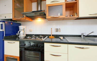 Simone 885.2: Comptoir, Cuisine, Pièce, Cabinetry, Propriété, Meubles, Cuisinière, Principaux Appliance, Bâtiment, Design Intérieur