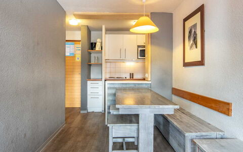 Le Borsat 4: Design Intérieur, Sol, Sol, Plafond, Appartement, Ombre, Chaise, Luminaire, Lampe, Plante D'Appartement