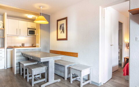 Le Borsat 4: Design Intérieur, Sol, Sol, Plafond, Appartement, Ombre, Chaise, Luminaire, Lampe, Plante D'Appartement
