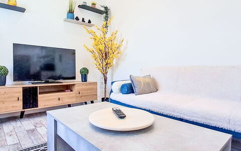Impasse des Cabanons: Design Intérieur, Sol, Sol, Plafond, Appartement, Ombre, Chaise, Luminaire, Lampe, Plante D'Appartement